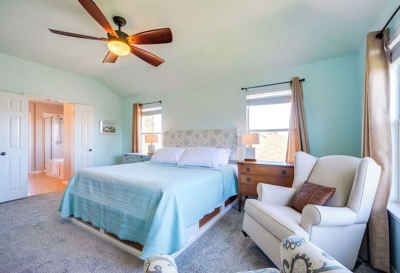 Centrally Located Kyle Home: Walk To Pool & Park!