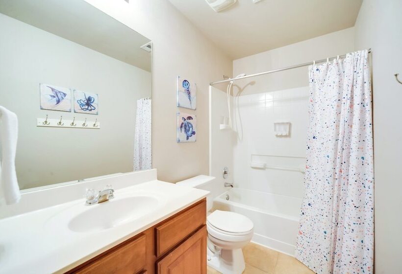 Centrally Located Kyle Home: Walk To Pool & Park!