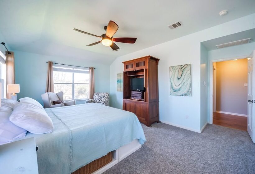 Centrally Located Kyle Home: Walk To Pool & Park!