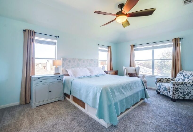 Centrally Located Kyle Home: Walk To Pool & Park!