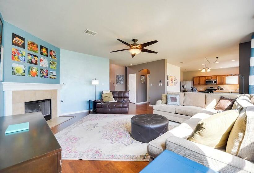 Centrally Located Kyle Home: Walk To Pool & Park!