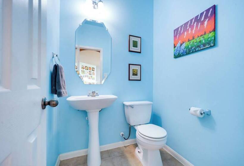 Centrally Located Kyle Home: Walk To Pool & Park!