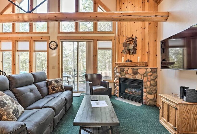 Chalet At Running Y Resort W/ Wraparound Deck!