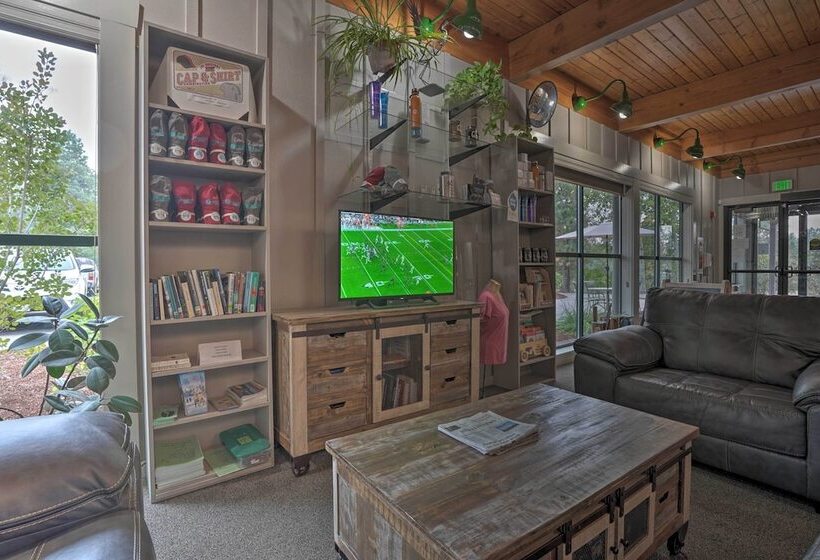 Chalet At Running Y Resort W/ Wraparound Deck!