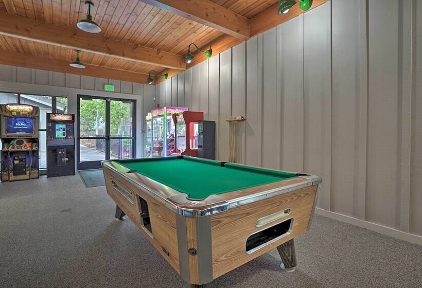 Chalet At Running Y Resort W/ Wraparound Deck!