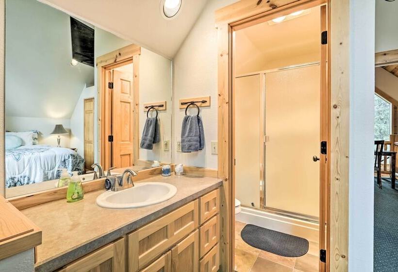 Chalet At Running Y Resort W/ Wraparound Deck!