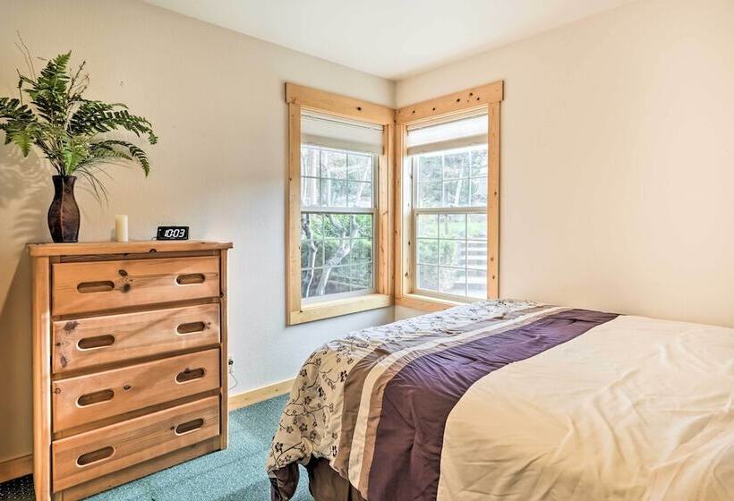 Chalet At Running Y Resort W/ Wraparound Deck!