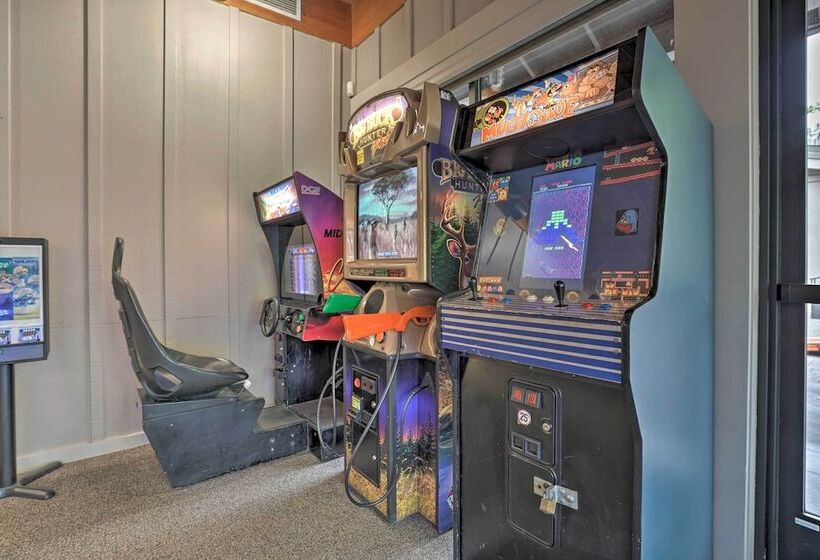 Chalet At Running Y Resort W/ Wraparound Deck!