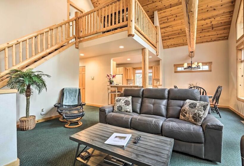 Chalet At Running Y Resort W/ Wraparound Deck!