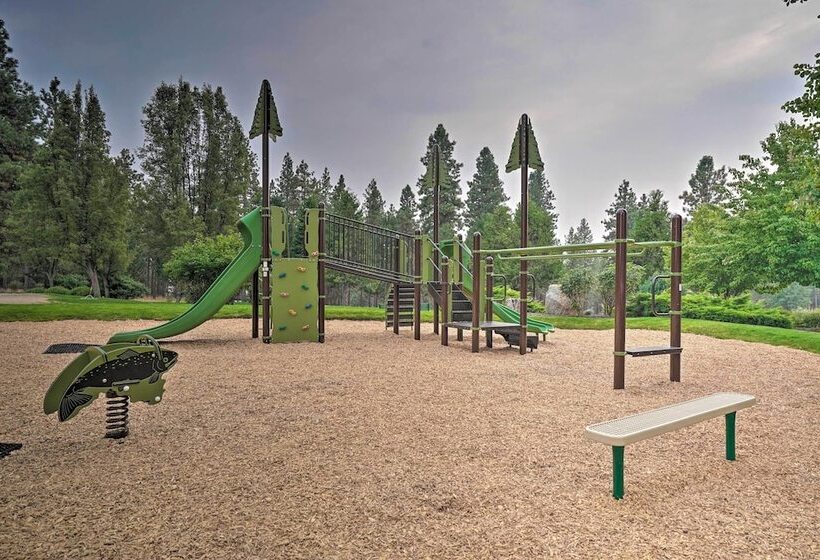 Chalet At Running Y Resort W/ Wraparound Deck!