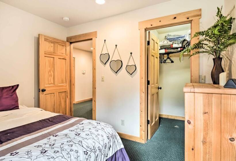 Chalet At Running Y Resort W/ Wraparound Deck!