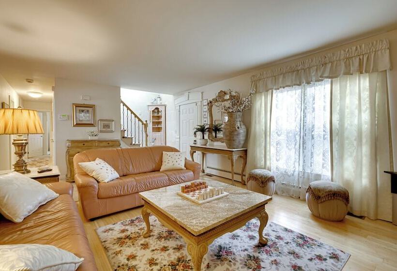 Charming Bay Head Retreat   Half Mi To Beach!