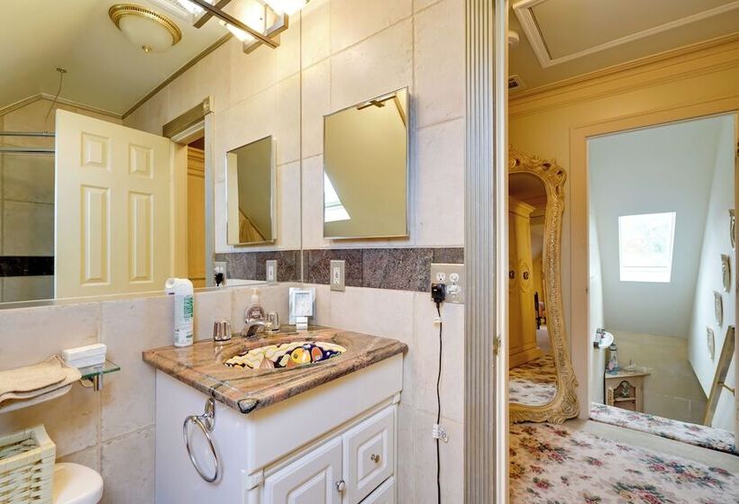 Charming Bay Head Retreat   Half Mi To Beach!