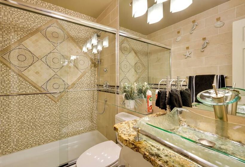 Charming Bay Head Retreat   Half Mi To Beach!