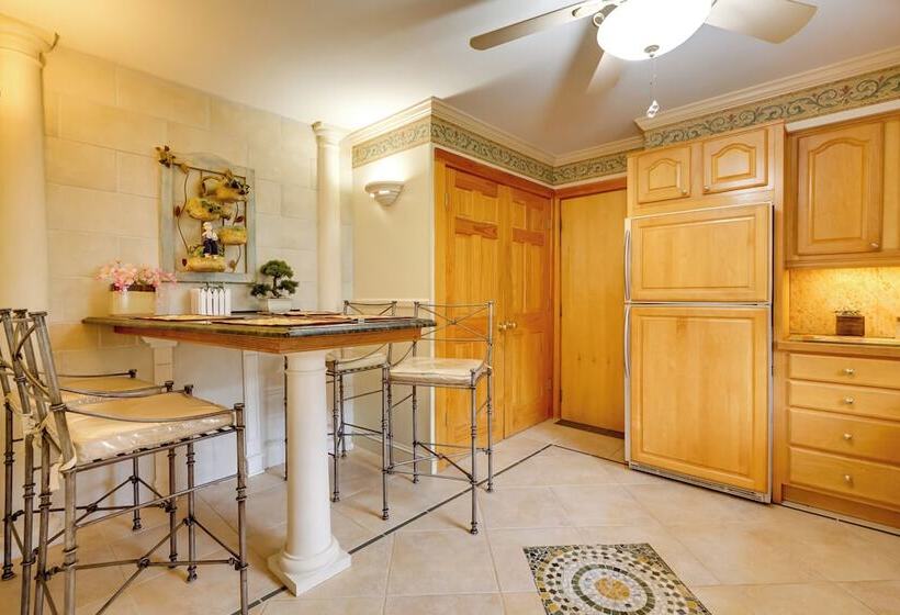 Charming Bay Head Retreat   Half Mi To Beach!