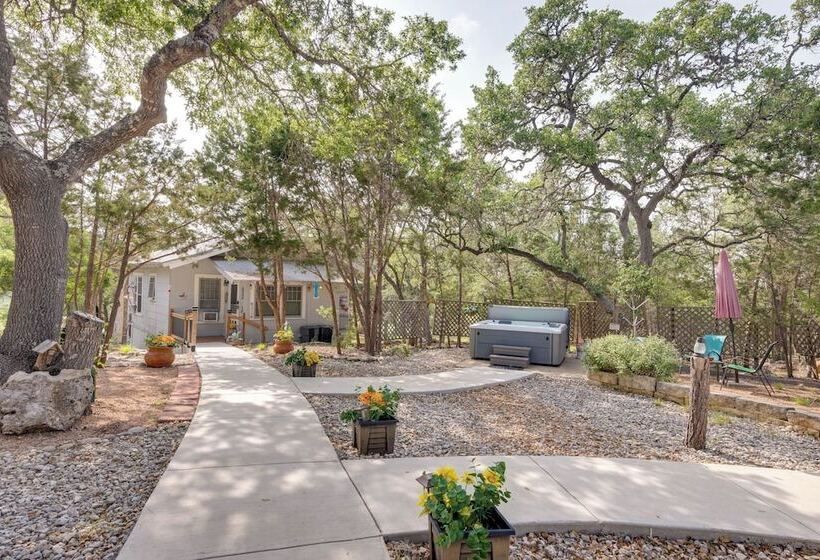 Charming Canyon Lake Cottage W/ Pool & Bbq Pit!