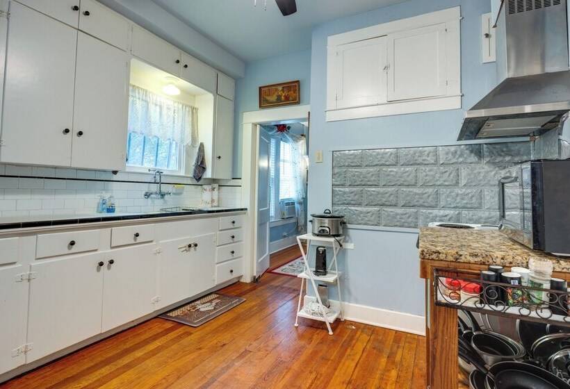 Charming Canyon Lake Cottage W/ Pool & Bbq Pit!