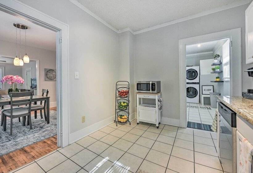 Charming Charlotte Abode W/ Deck & Fire Pit!