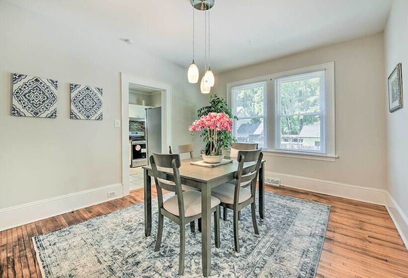 Charming Charlotte Abode W/ Deck & Fire Pit!