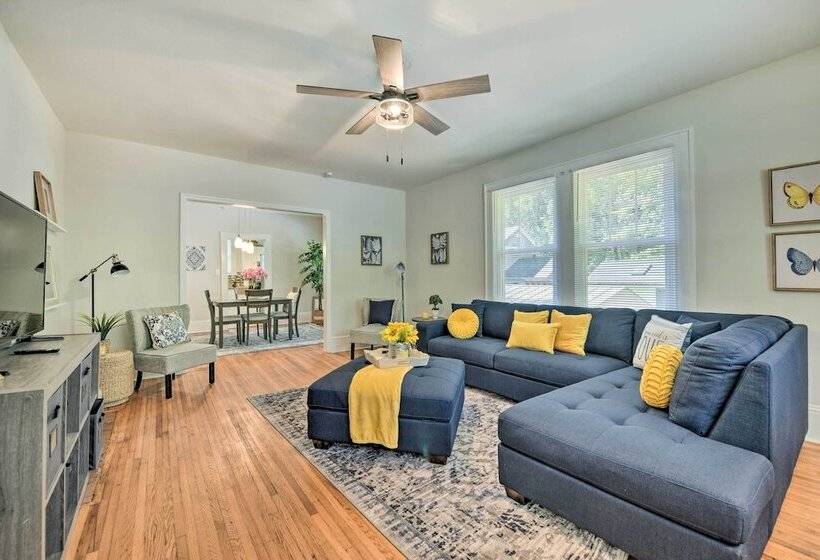 Charming Charlotte Abode W/ Deck & Fire Pit!