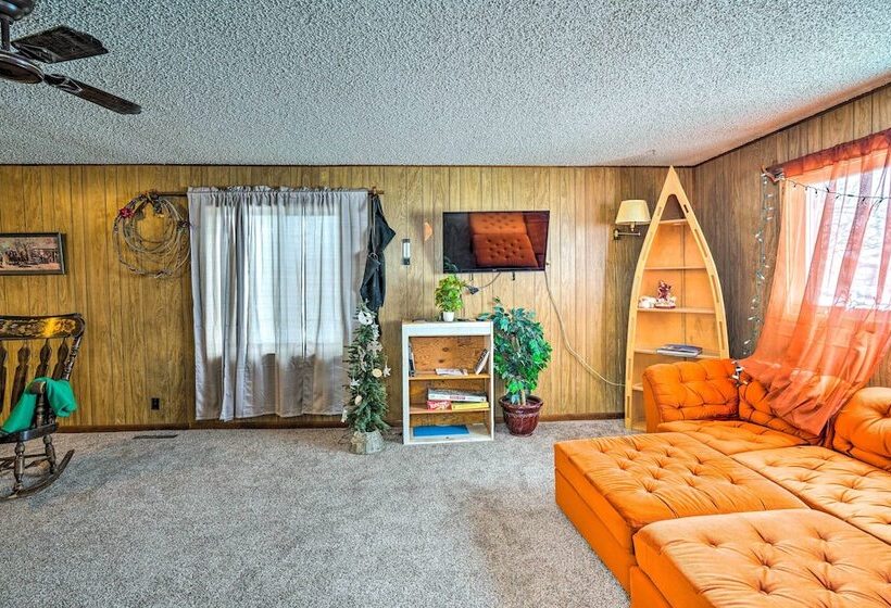 Charming  Corral Creek Ranch House  In Circle