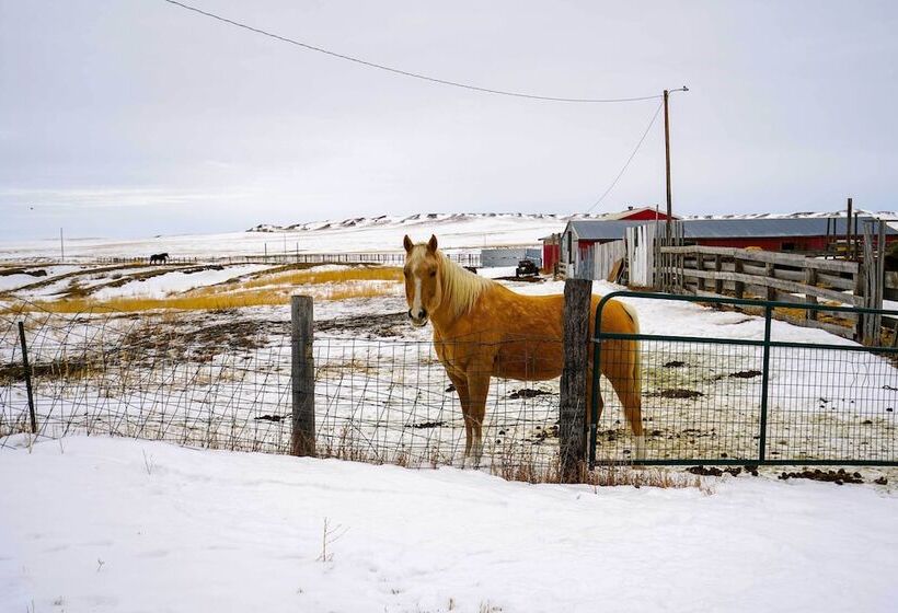 Charming  Corral Creek Ranch House  In Circle