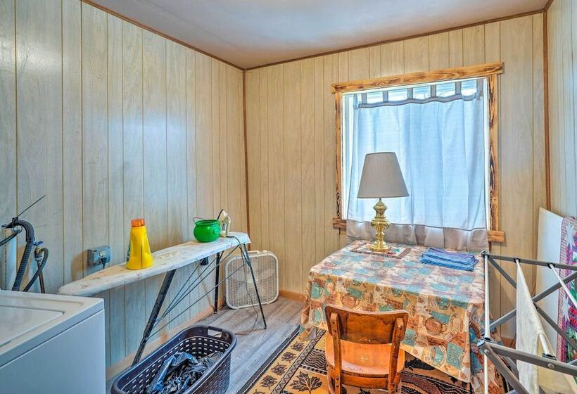 Charming  Corral Creek Ranch House  In Circle