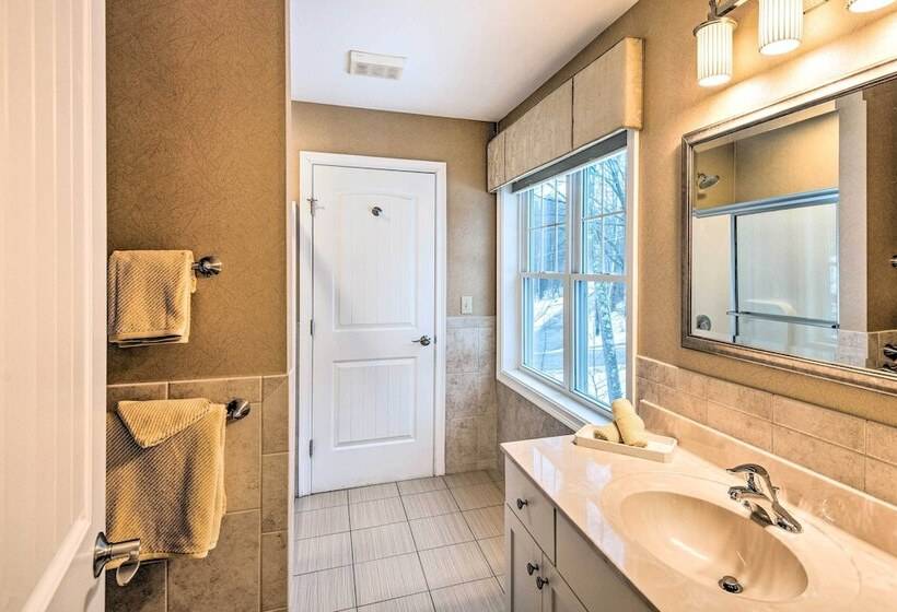 North Conway Home ~ 2 Mi To Cranmore Mountain!