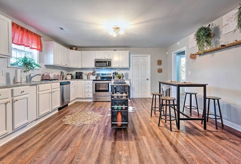 Charming Huntsville Home W/ Deck!