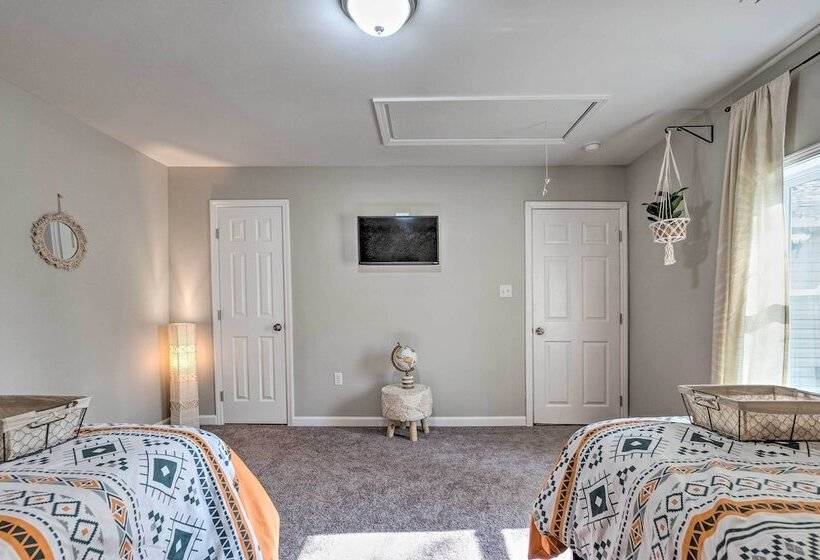 Charming Huntsville Home W/ Deck!