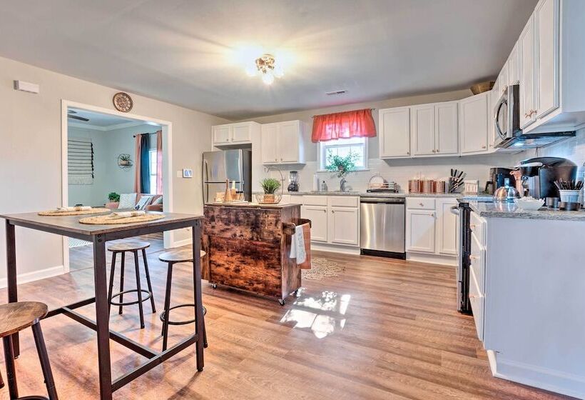 Charming Huntsville Home W/ Deck!