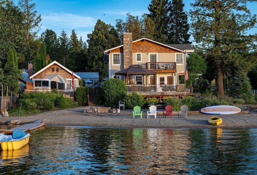 Charming Lakefront Cabin W/ Deck & Fire Pit!