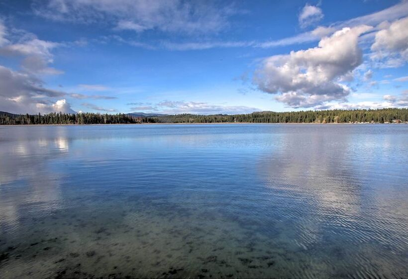 Charming Lakefront Cabin W/ Deck & Fire Pit!