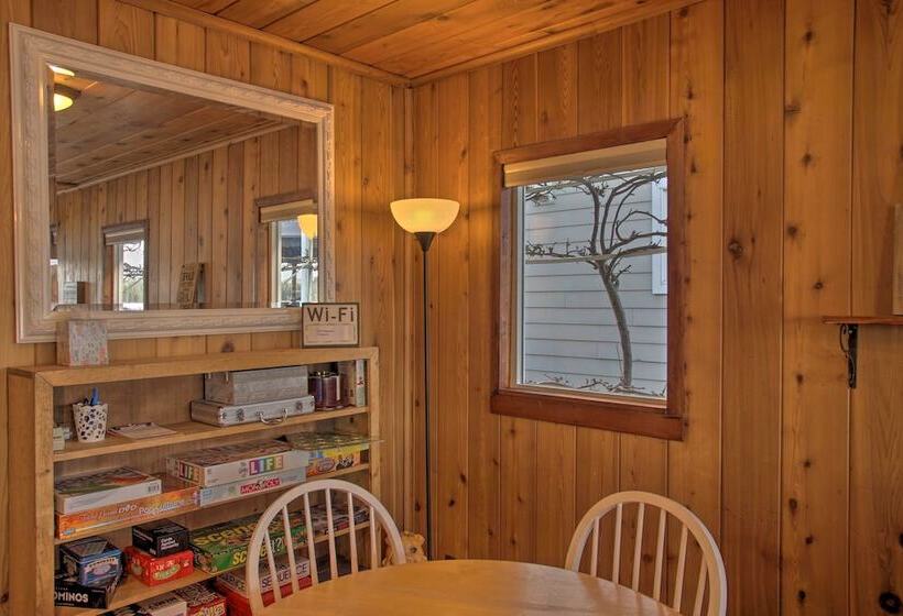 Charming Lakefront Cabin W/ Deck & Fire Pit!