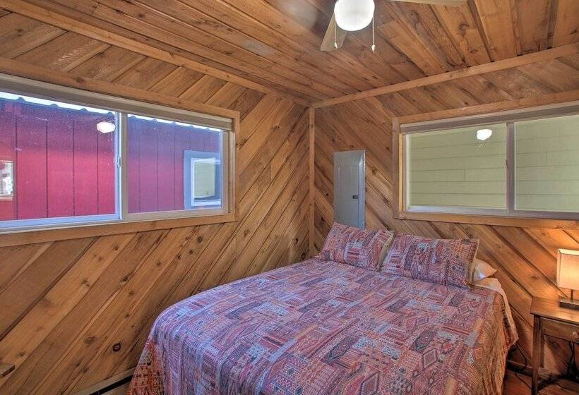 Charming Lakefront Cabin W/ Deck & Fire Pit!