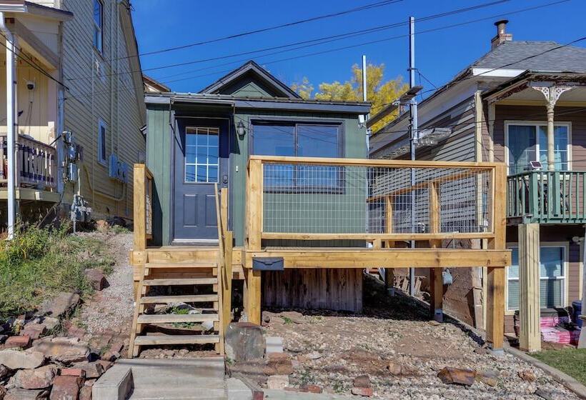 Centrally Located Mountain Getaway In Lead!