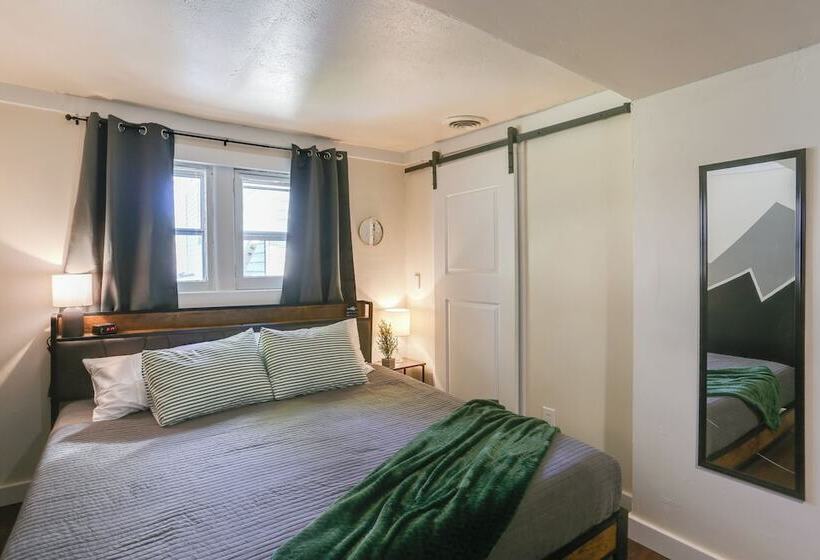 Centrally Located Mountain Getaway In Lead!