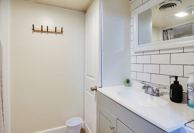 Centrally Located Mountain Getaway In Lead!