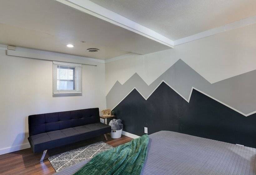 Centrally Located Mountain Getaway In Lead!