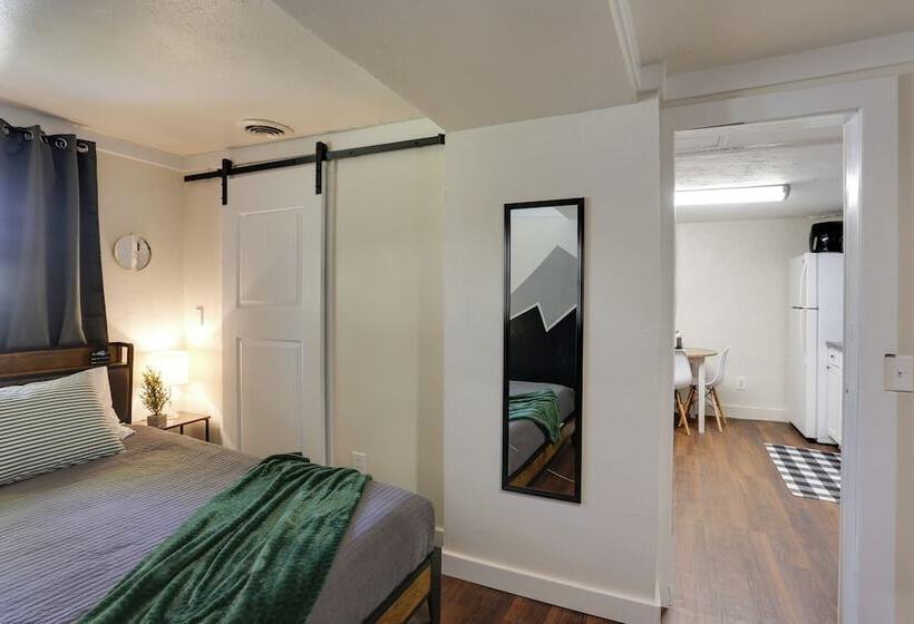 Centrally Located Mountain Getaway In Lead!