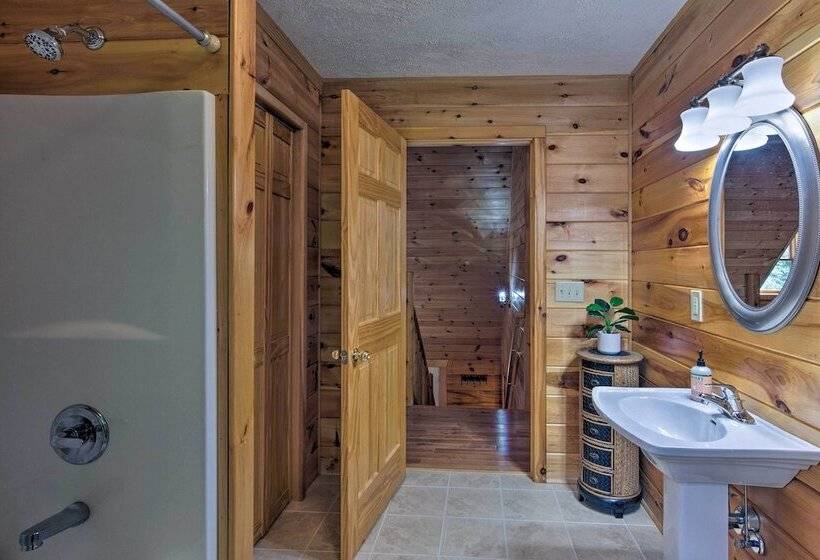 Charming Mtn Cabin 2 Mi From Downtown Boone!