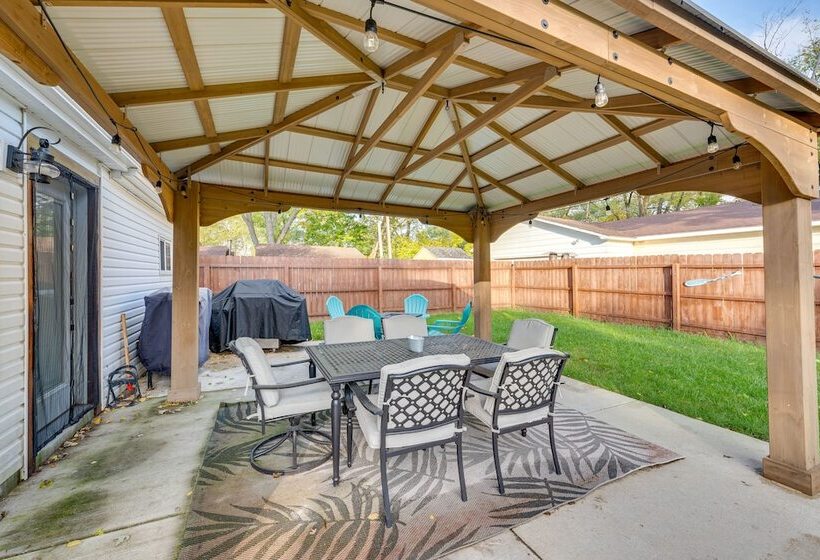 Charming Retreat   Walk To Lake Koshkonong!