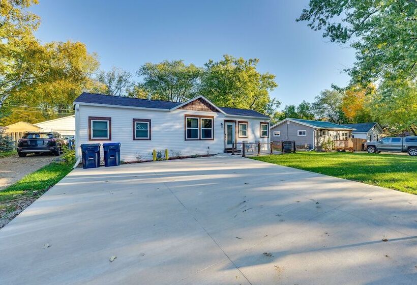 Charming Retreat   Walk To Lake Koshkonong!