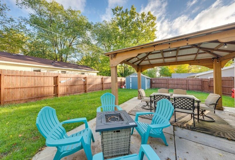 Charming Retreat   Walk To Lake Koshkonong!