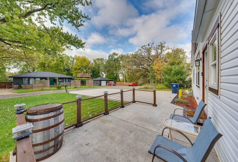 Charming Retreat   Walk To Lake Koshkonong!