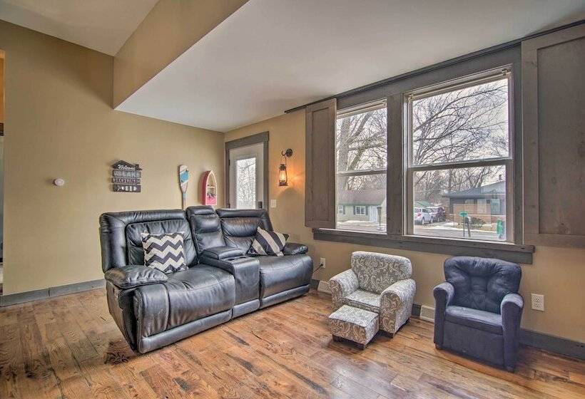 Charming Retreat   Walk To Lake Koshkonong!