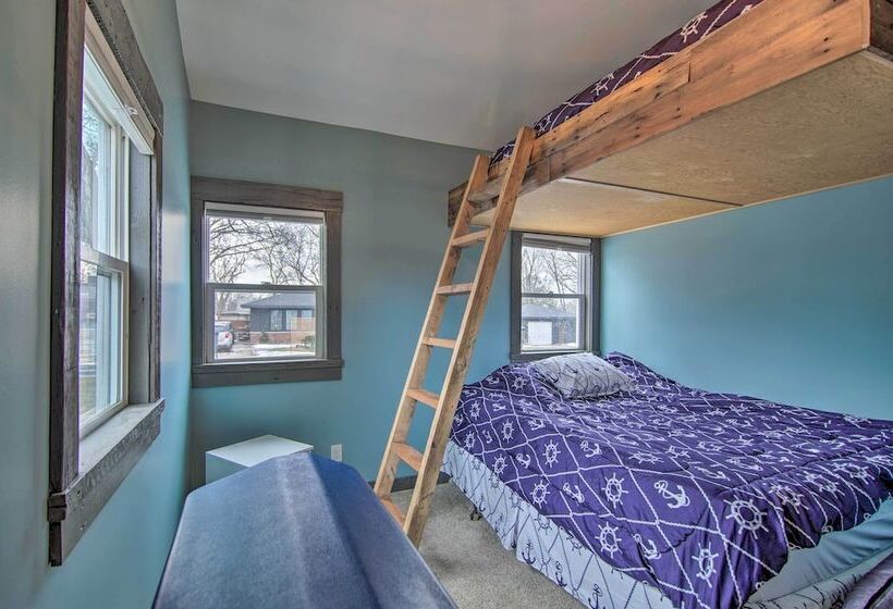 Charming Retreat   Walk To Lake Koshkonong!