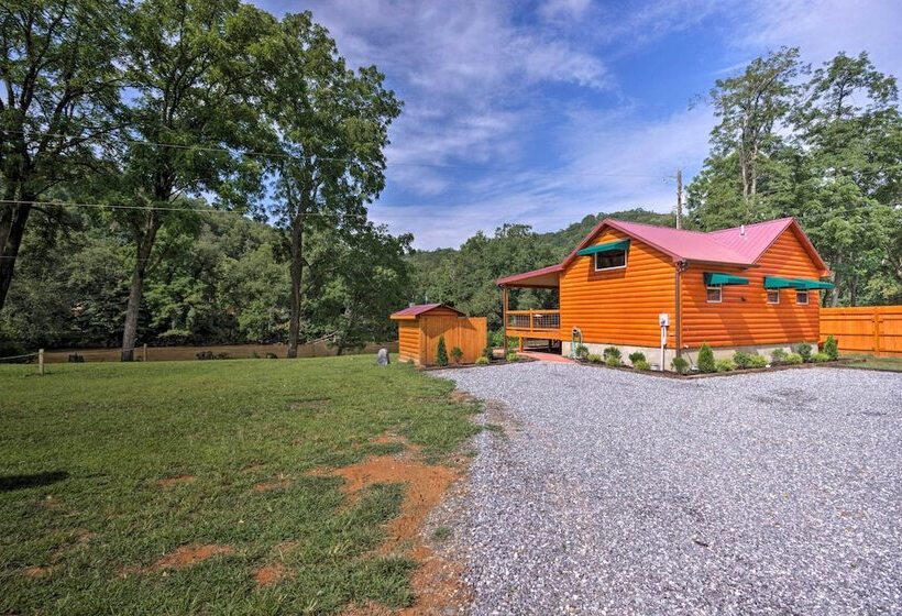 Cozy Riverfront Cabin W/ Private Deck & Hot Tub!