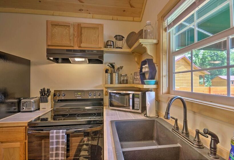 Cozy Riverfront Cabin W/ Private Deck & Hot Tub!