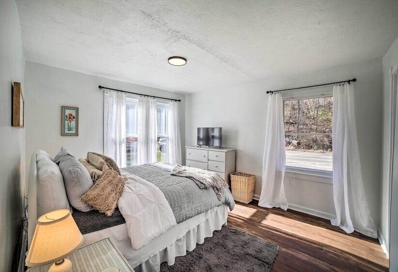 Charming Riverfront Retreat In Monticello!